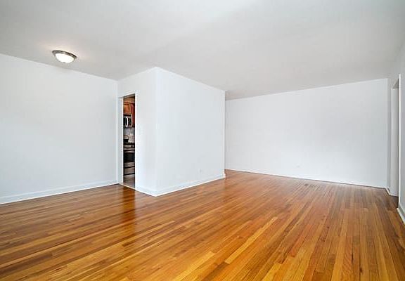 3rd image of 6638 Yellowstone Blvd #1E