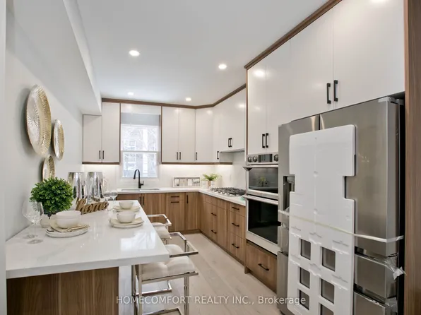 18 Connaught Ave, Toronto, ON M4L 2V9