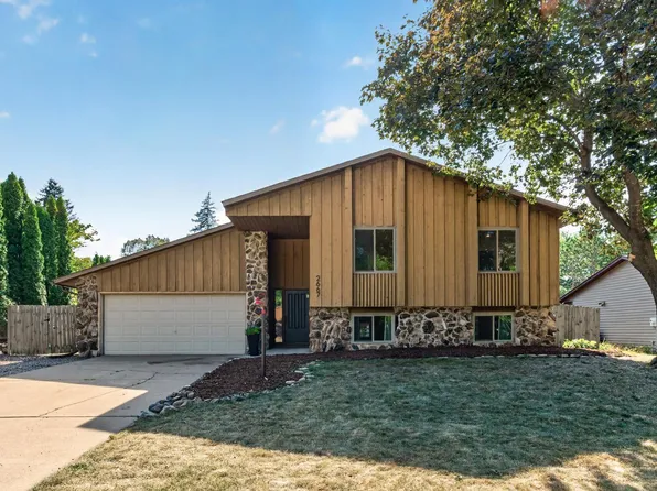 2667 Hawthorne Ln, Stillwater, MN 55082