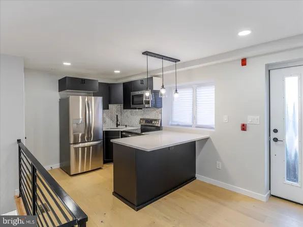 1825 S 10th St APT 1, Philadelphia, PA 19148