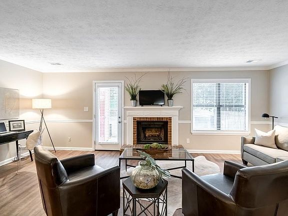 3rd image of 3225 Cape Cir