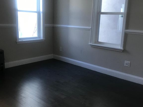 2nd image of 3022 Wallace Ave APT 1