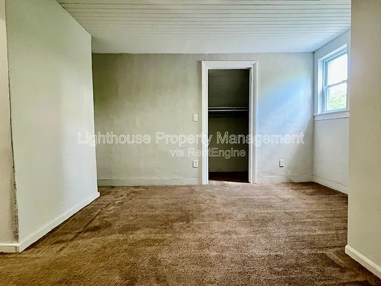 708 Elizabeth St — Photo 16