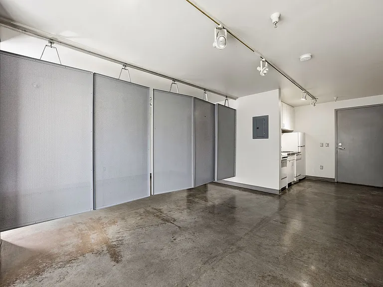 Whiteway Apartments — Photo 16