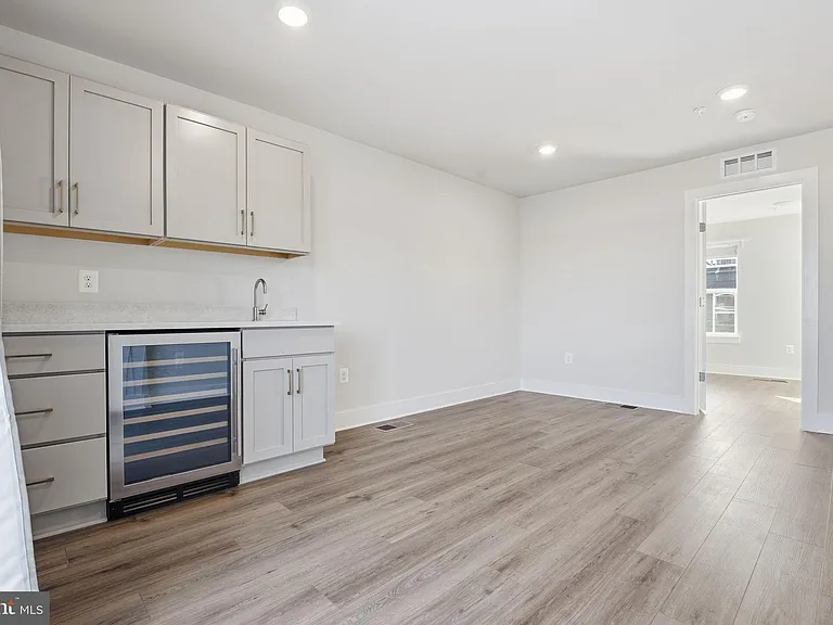 116 Crown St — Photo 29
