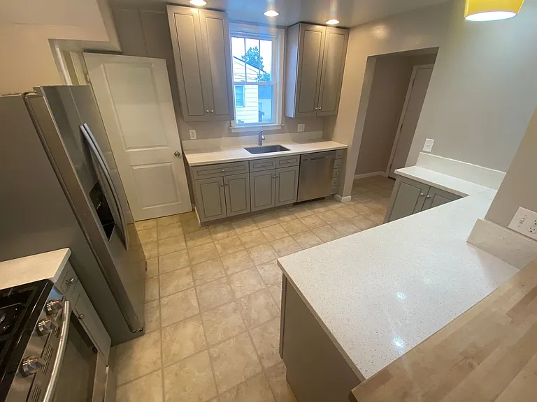 1323 W 3rd Ave — Photo 11