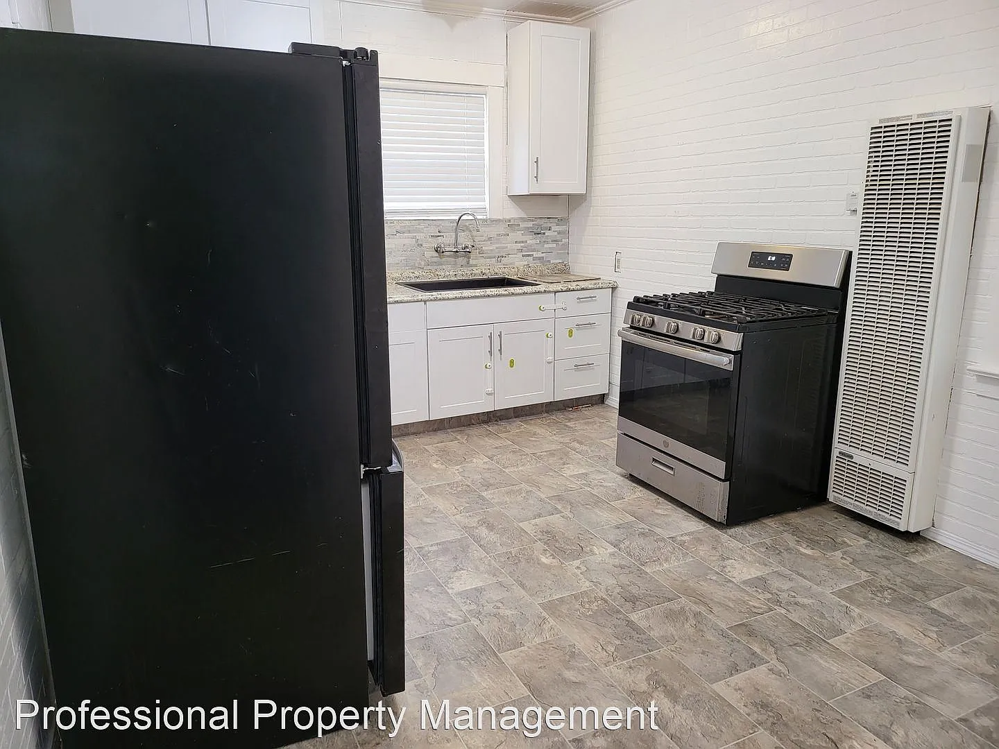 1624 Lillian St #11031422 photo 1