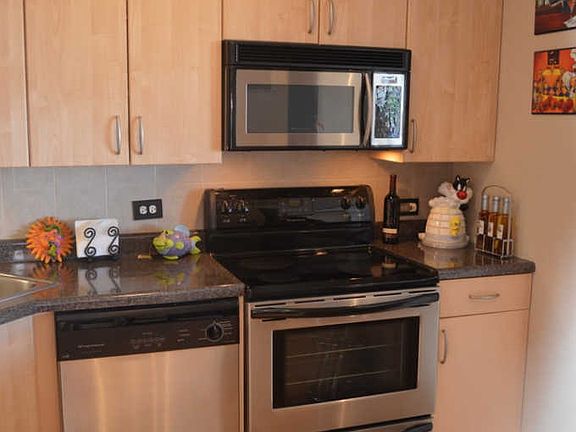 2nd image of 3930 N Pine Grove Ave APT 1208
