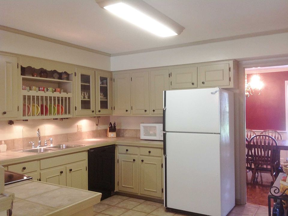 1st image of 121 Twin Oaks Dr