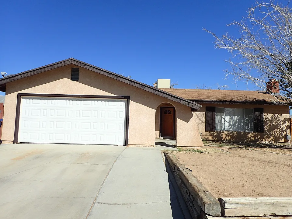 208 W Mariposa Ave
