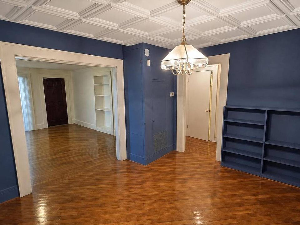 4th image of 104 Noxon St