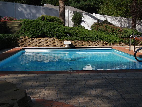 4th image of 7621 Glenvale Dr