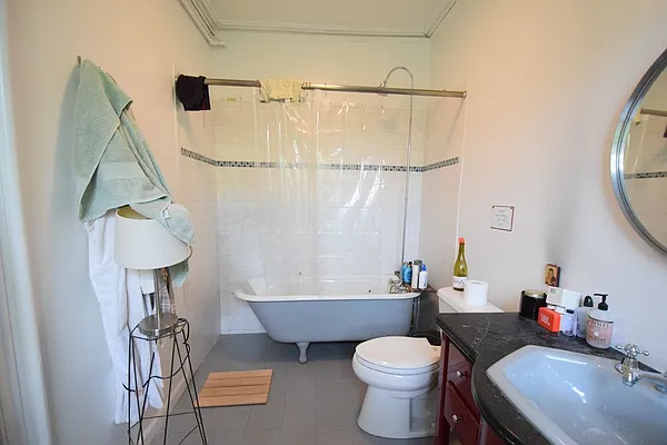 Rented by Rolling Stone Realty LLC | media 19