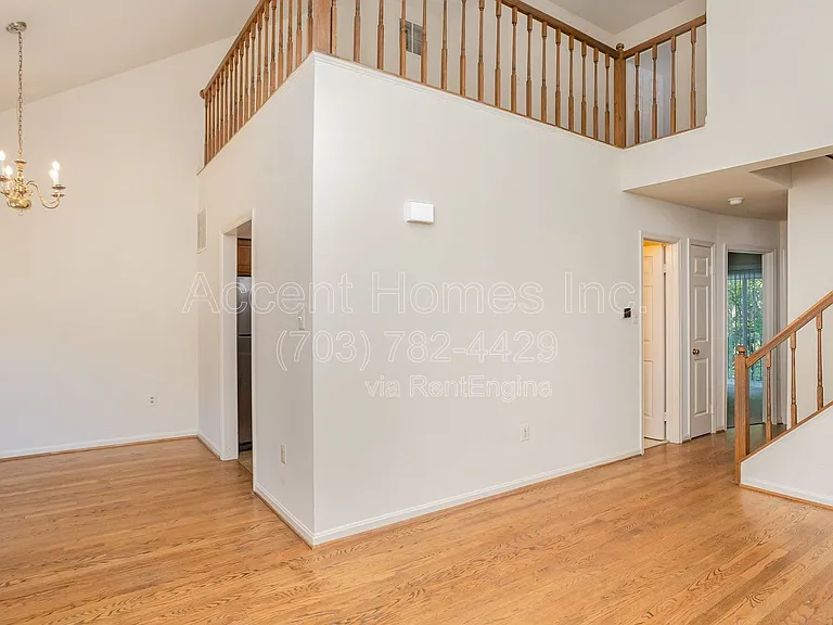 7461 Ridge Oak Ct — Photo 9