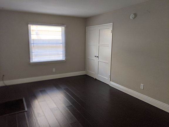 2nd image of 922 E 2nd St #5