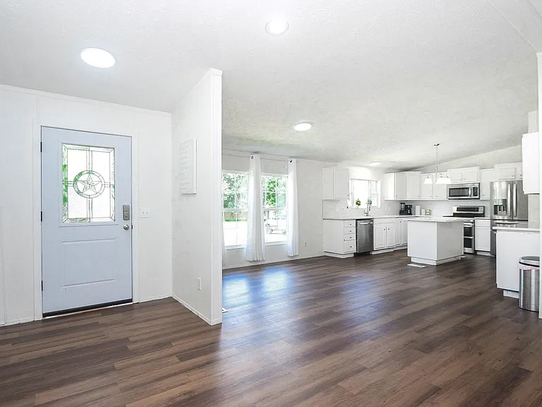 31606 Bryan St — Photo 11