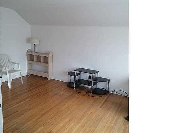 4th image of 240 Callodine Ave