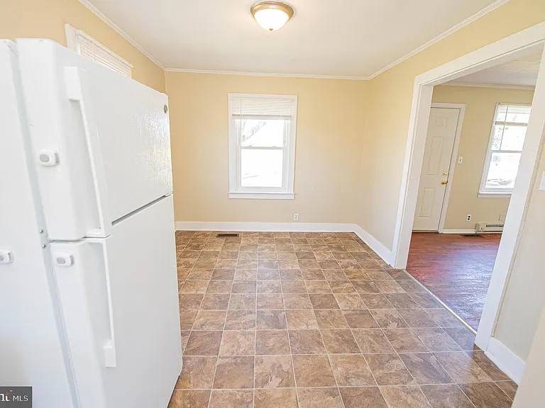 602 E Main St — Photo 35