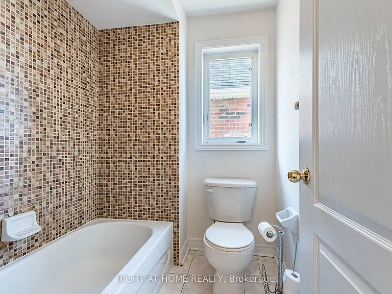 5441 Valhalla Cres — Photo 35