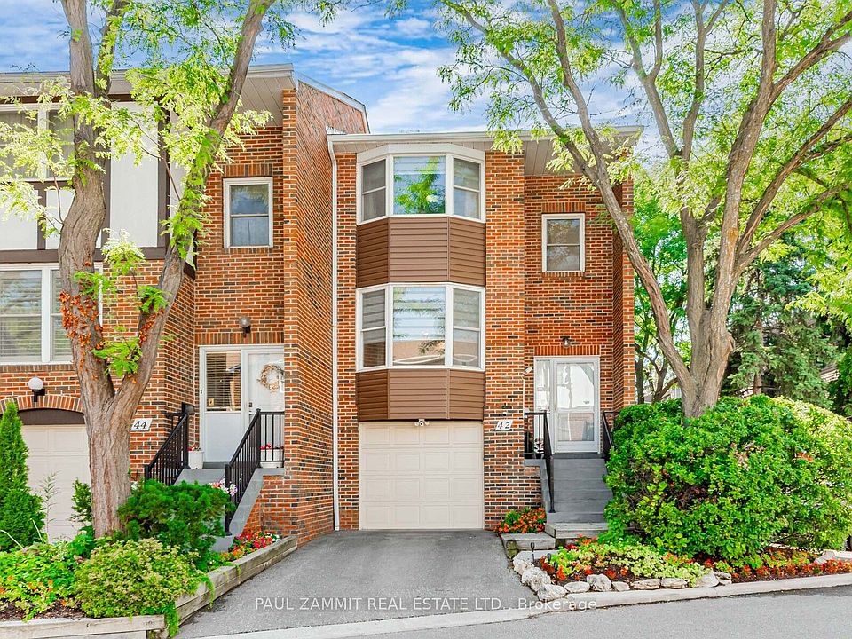 1st image of 42 Windsor Court Rd