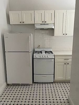 2nd image of 202 Thompson St APT 2