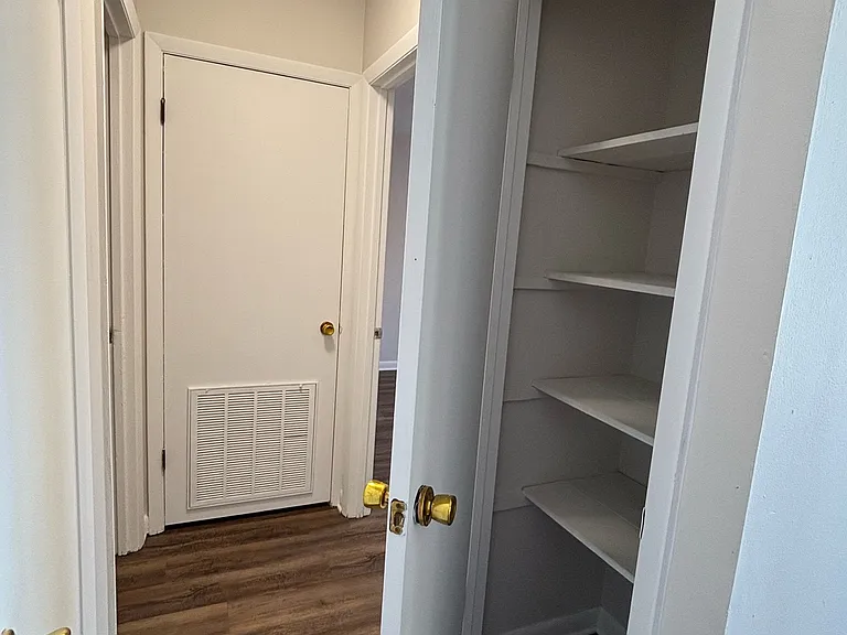 1313 Ireland Dr #B — Photo 8