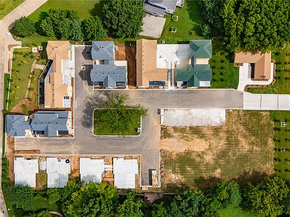 5th image of 2748 E Black Walnut Cir