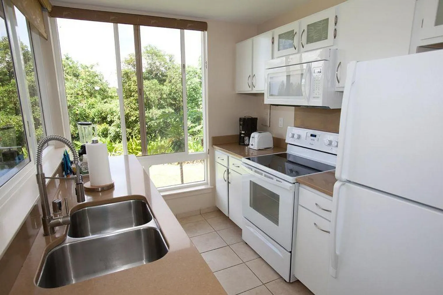 1 bed, 2.0 bath, 914 sqft, $6,866 — Photo 3