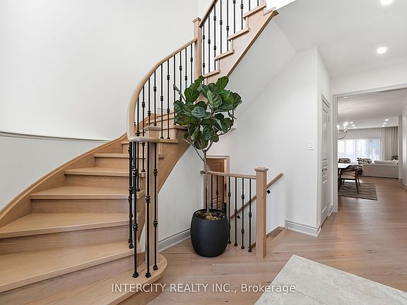 5th image of 568 Grand Trunk Ave
