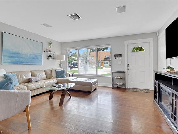 3rd image of 10271 Carolina ST