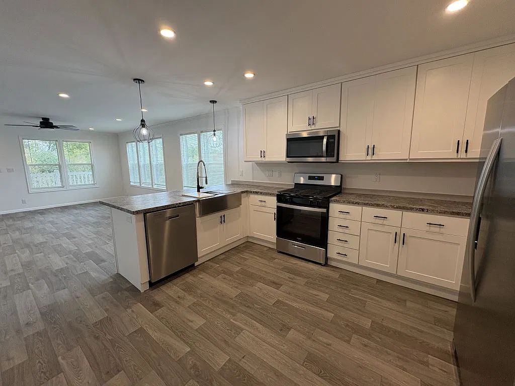 3 bed, 2.0 bath, 1502 sqft, $1,999 — Photo 3