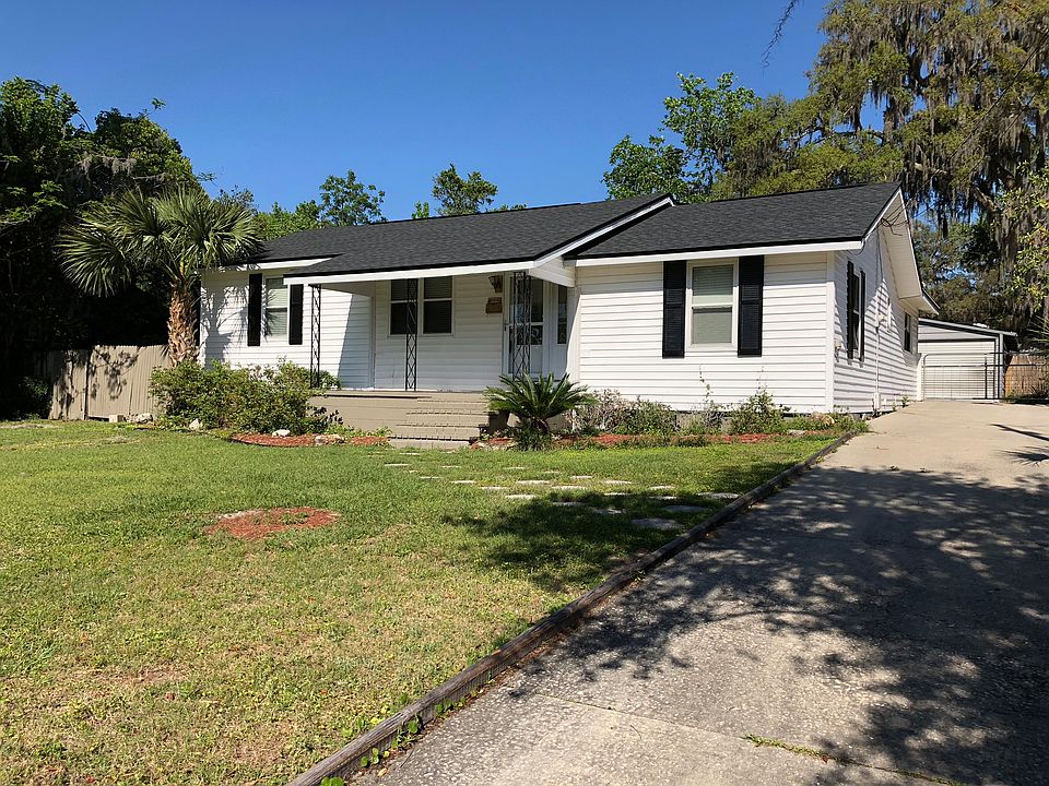 1st image of 803 SW Helen Ter