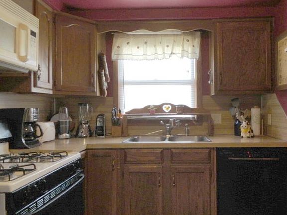 The oak kitchen comes fully equipped with a refrigerator, gas oven/range, microwave with a hood/fan, and a Bosch dishwasher!