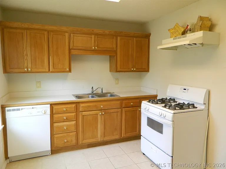1306 W Exchange St — Photo 3