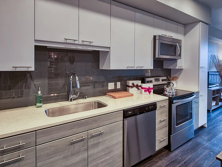 EVIVA Midtown Apartments — Photo 23