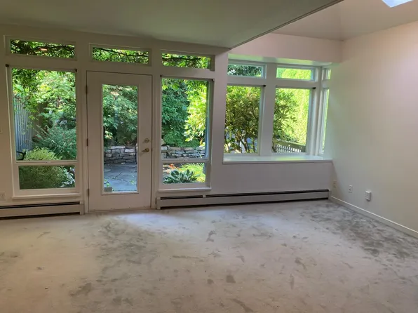 1937 W 13th Ave, Vancouver, BC V6J 2H5