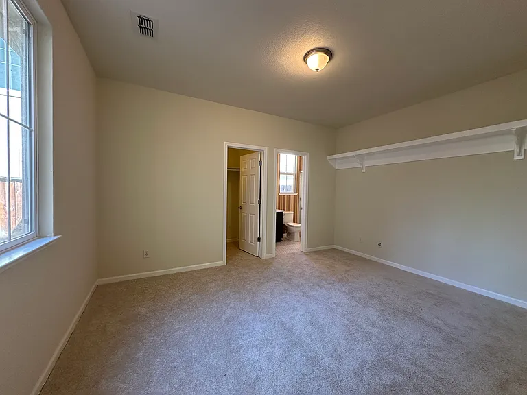 322 S Central Pkwy — Photo 15