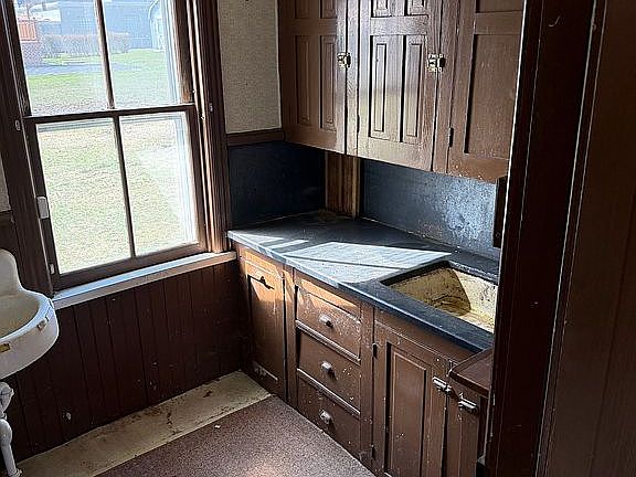 4th image of 461 Bushkill Center Rd
