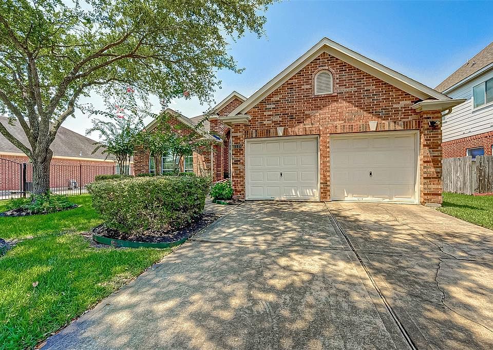 1st image of 2118 Canyon Crest Dr