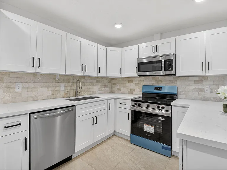 717 NW 29th Ave #B — Photo 14