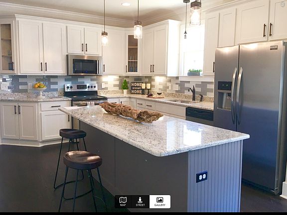 Spacious granite kitchen