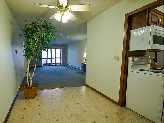 3rd image of 2690 Oxford St N APT 232