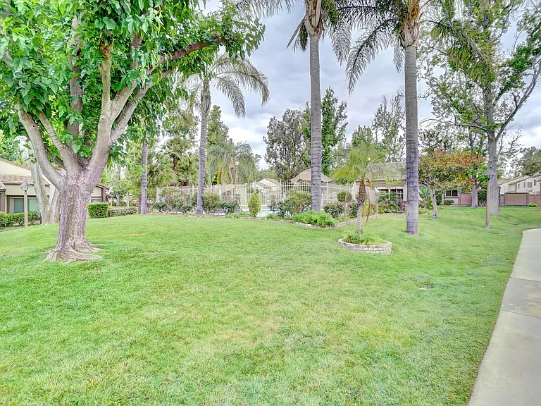 24686 Golfview Dr — Photo 26