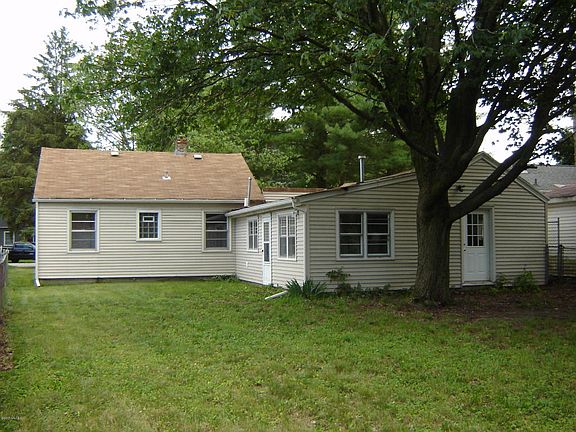 2nd image of 2831 Foster Ave NE