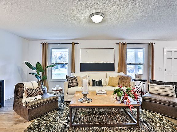 4th image of 107 Sanchez Dr W