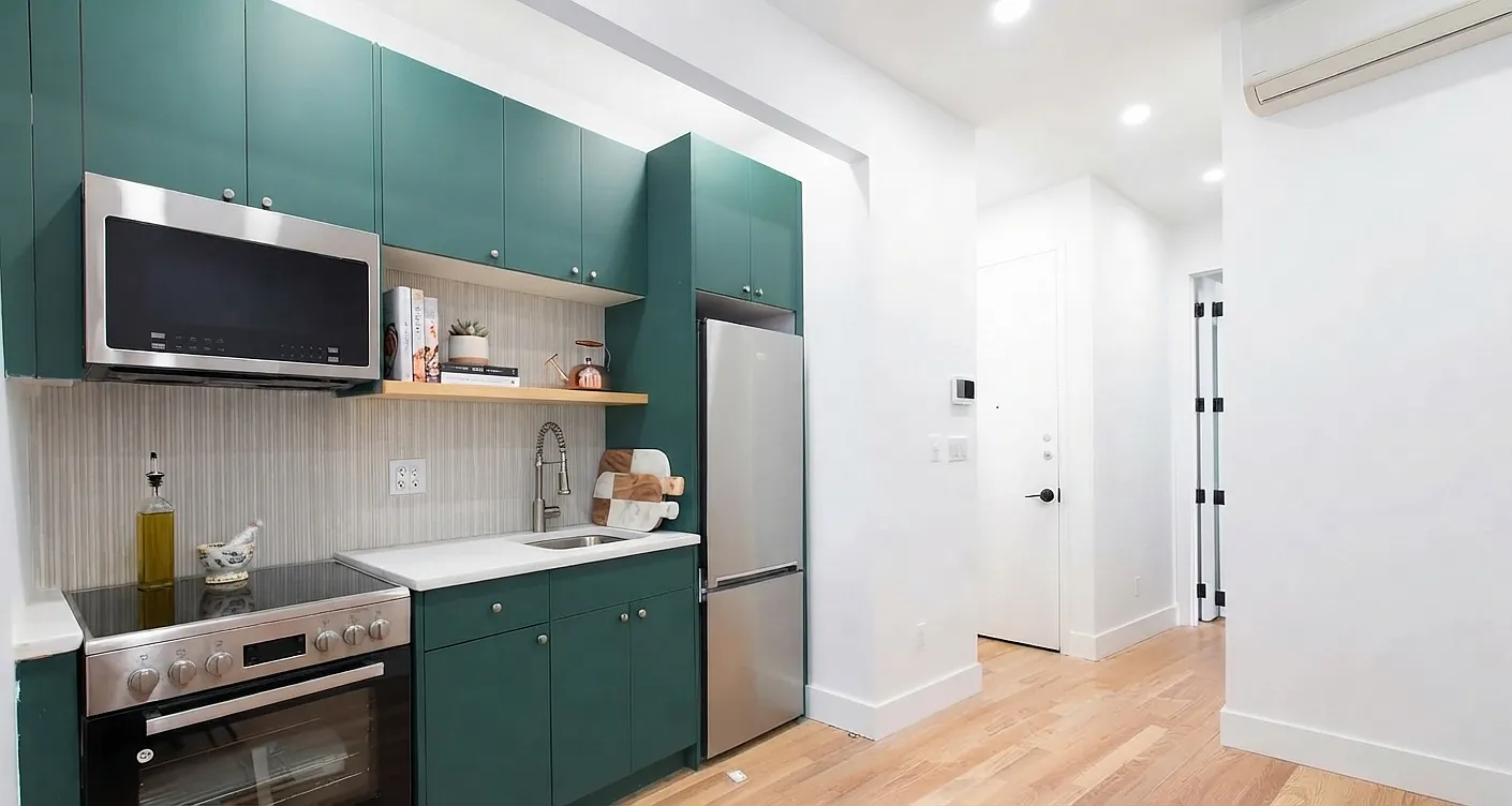 1019 Putnam Avenue — Photo 2