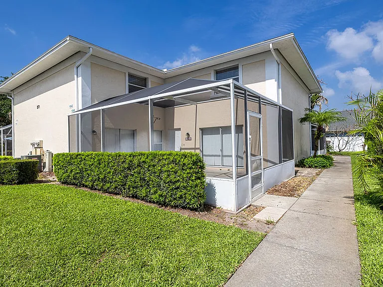 1542 N Lawnwood Cir #37D — Photo 2