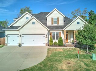 6402 S 63rd St, Rogers, AR 72758