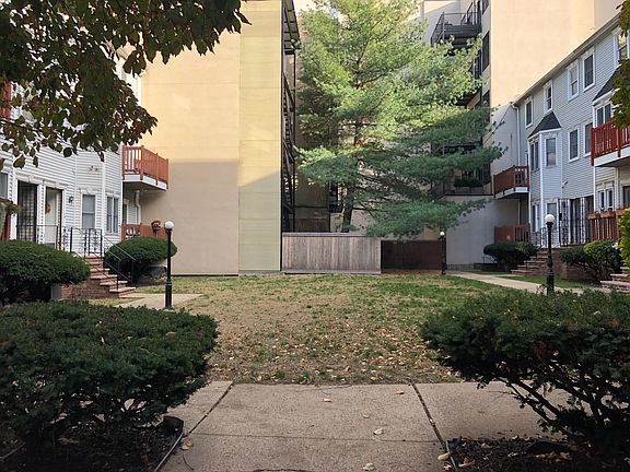 384-388 Monmouth Street Courtyard