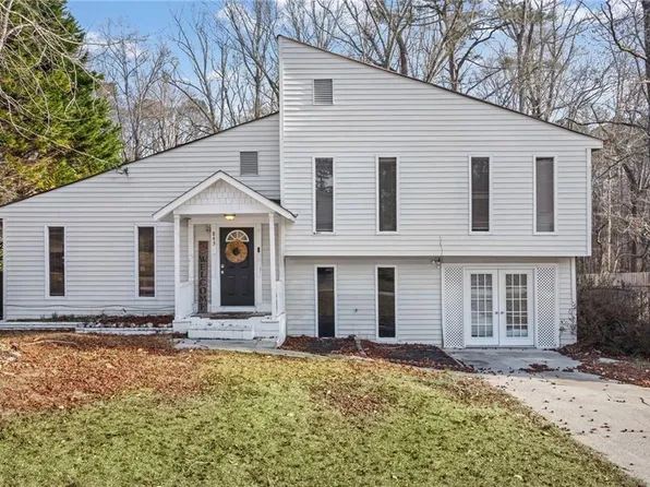 843 Ray Dr NW, Conyers, GA 30012